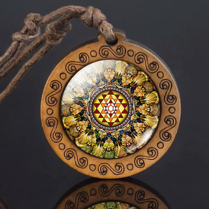 Srí Yantra szimbólumos nyaklánc állítható szíjjal